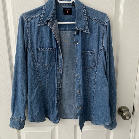 Vintage Levi’s Denim Button-Down - Picture 1 of 3